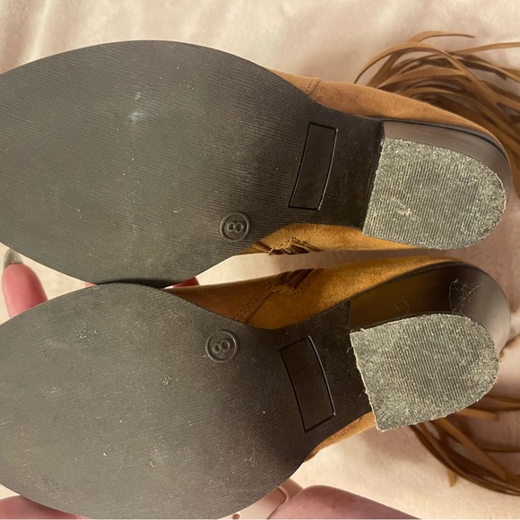 💞EUC Size 8 Tan Booties with Fringe💞 - Picture 7 of 7